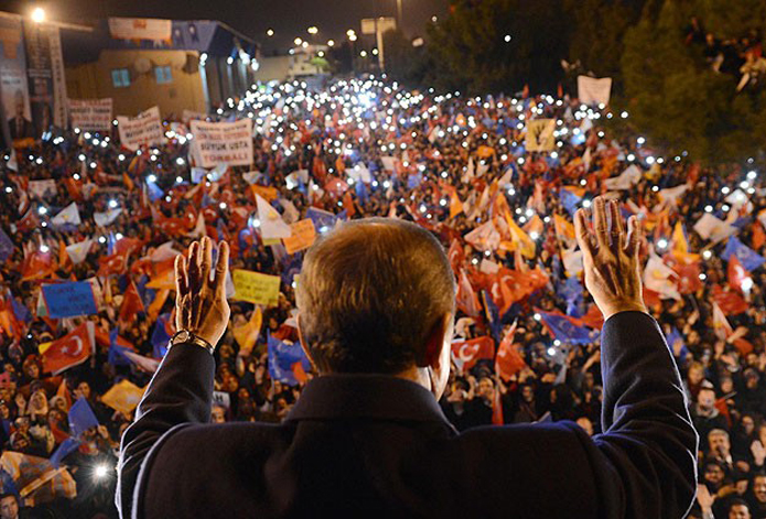 Erdoğan: 'Fatih Belediye Başkanıma iftiranın sebebi var'