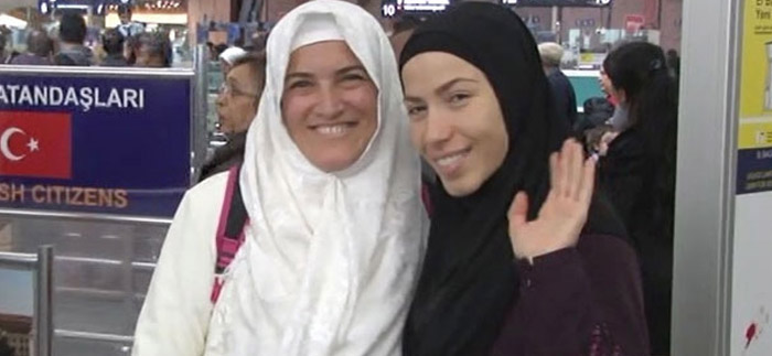 Gülben Ergen, Burcu Güneş ve Bedia Akartürk umreye gitti