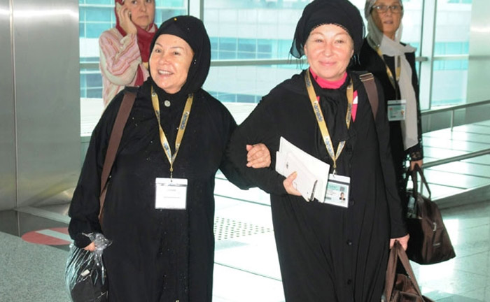Gülben Ergen, Burcu Güneş ve Bedia Akartürk umreye gitti