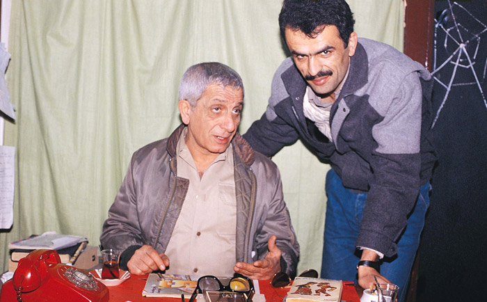 Nejat Uygur'un ardından, Tabutuna çiçek eken tiyatro askeri