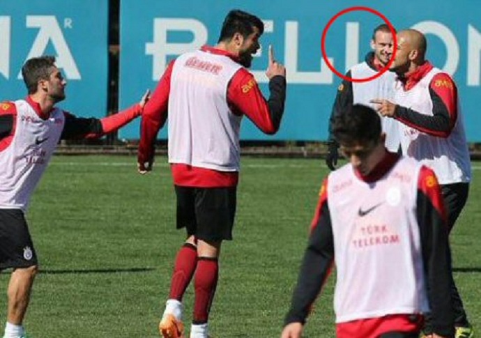 Sneijder neden gülüyor?