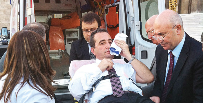 Vekiller yine yumruklarını konuşturdu