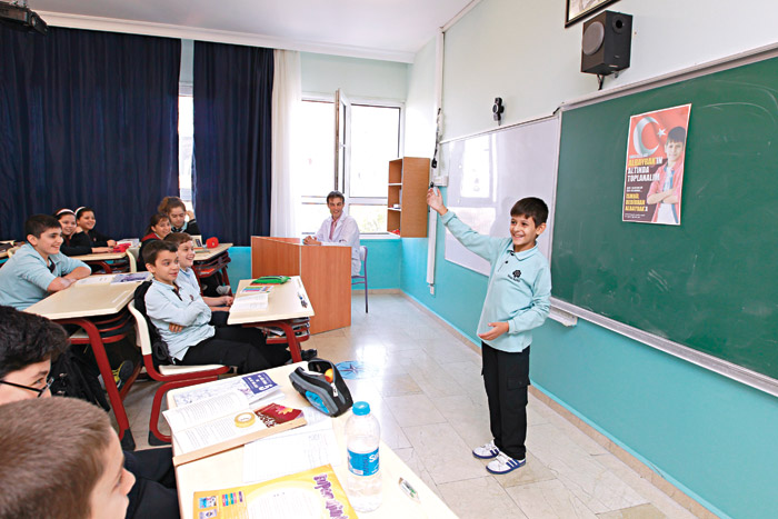 Vesayet out, sandık in