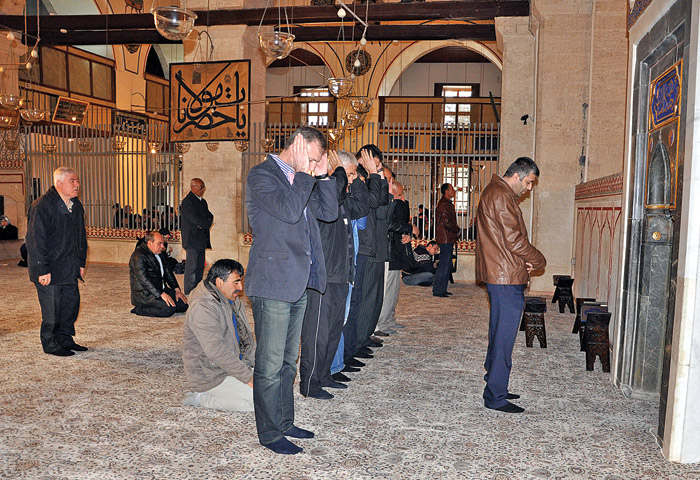 Mevlana'da bir asır sonra namaz