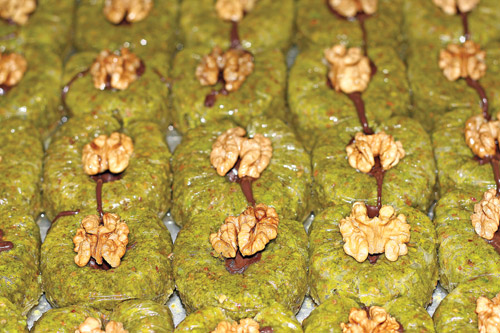 Tatlı yiyelim tatlı konuşalım