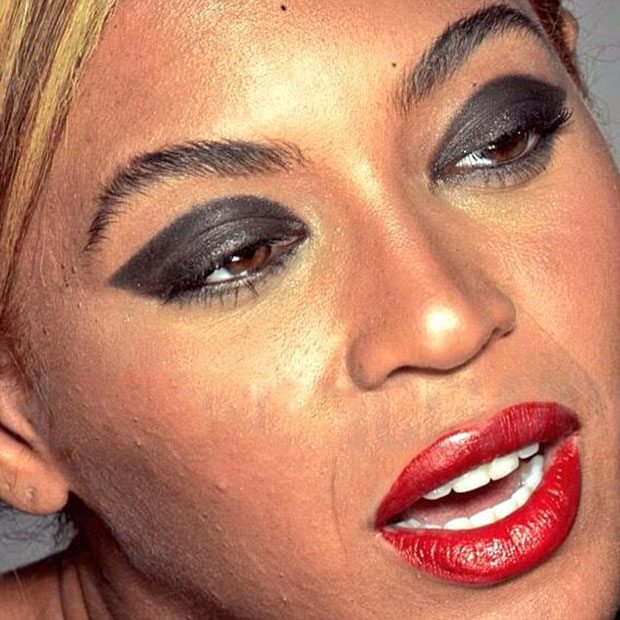 Beyonce'un Photoshop'suz fotoğrafları şaşırttı
