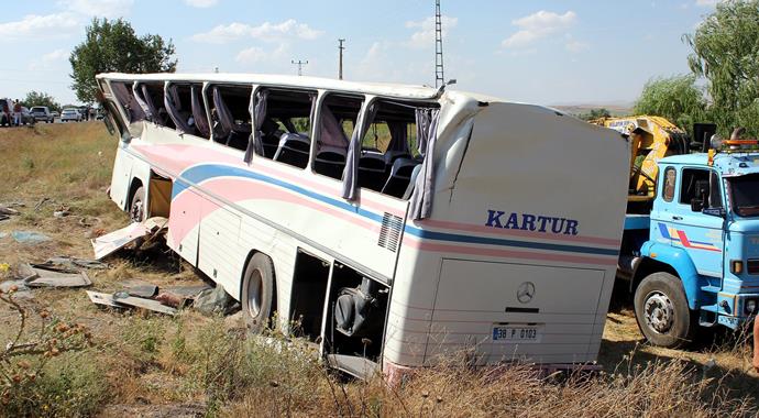 Kayseri'de otobüs devrildi: 33 işçi yaralı