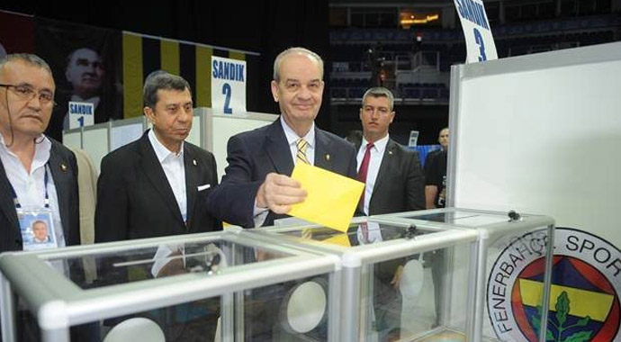 Fenerbahçe kongresinde oy kullanan İlker Başbuğ: Hayatımda ilk kez...