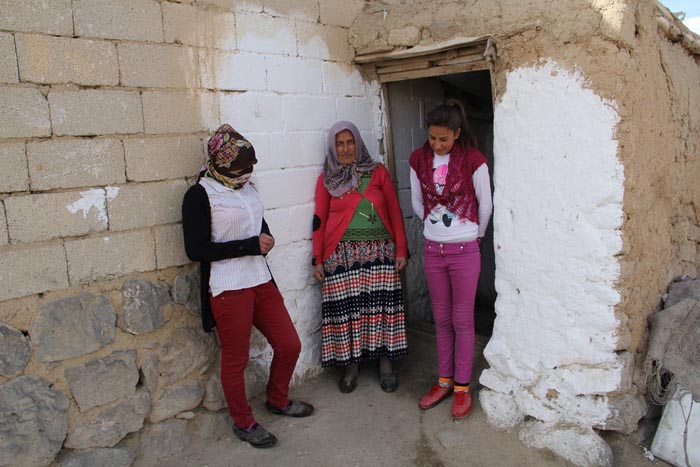 Eşi kurt saldırında öldü, 4 kızına hem analık hem babalık yapıyor