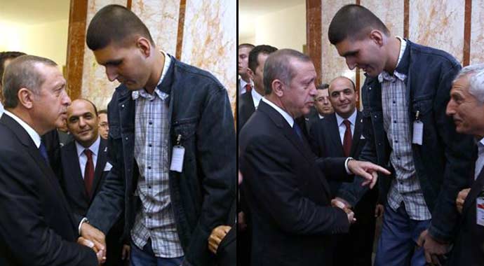 Başbakan Erdoğan'a öyle bir sarıldı ki!