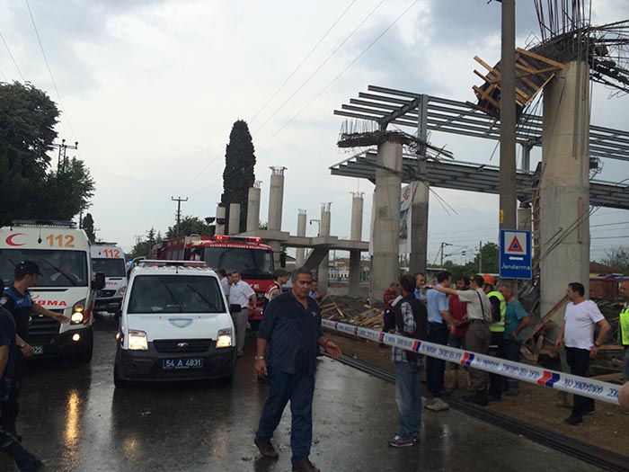 Sakarya'da Hızlı Tren istasyonu çöktü, yaralılar var