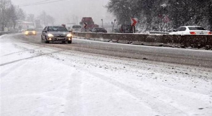 Beklenen kar başladı, İstanbul'a kuvvetli geliyor...