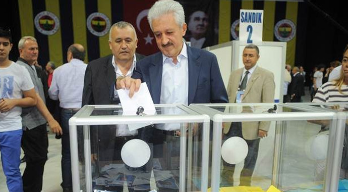 Fenerbahçe kongresinde oy kullanan İlker Başbuğ: Hayatımda ilk kez...