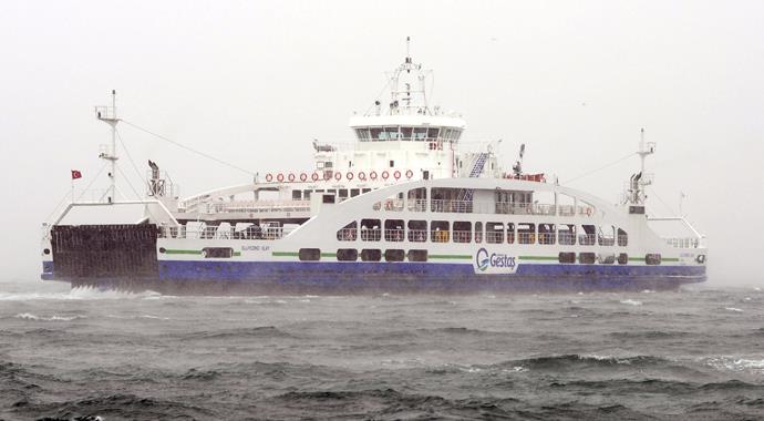 Çanakkale'de ulaşım, denizden de karadan da durdu!