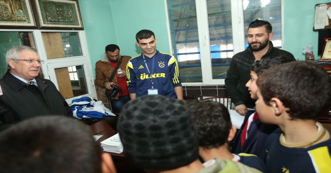 Aziz Yıldırım gazetecilere öyle sorular sordu ki