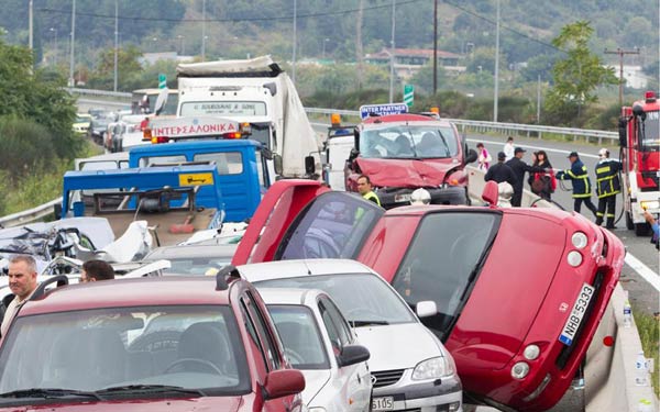 Yunanistan'da zincirleme kaza: 5 ölü!