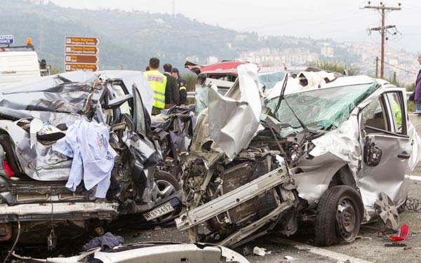 Yunanistan'da zincirleme kaza: 5 ölü!