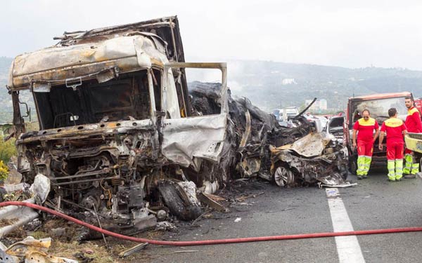 Yunanistan'da zincirleme kaza: 5 ölü!