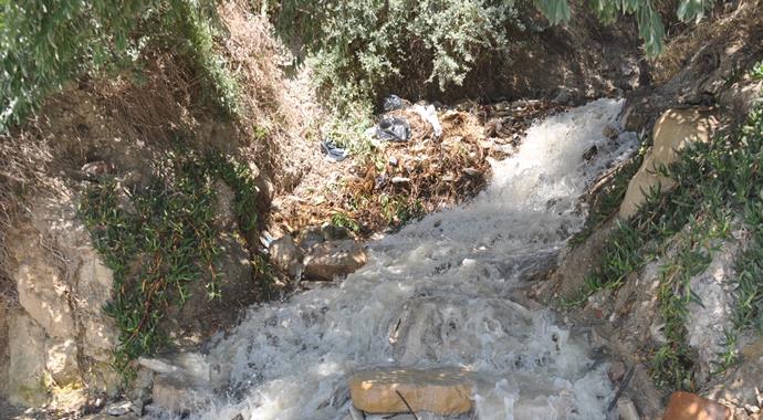 Kanalizasyon denize aktı, 2 plaj kapatıldı