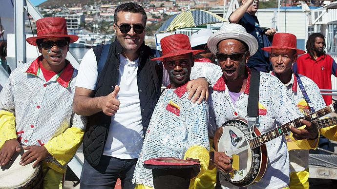 Türk işadamından barış için dünya turu