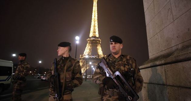 Fransız ordusu Paris'e indi!