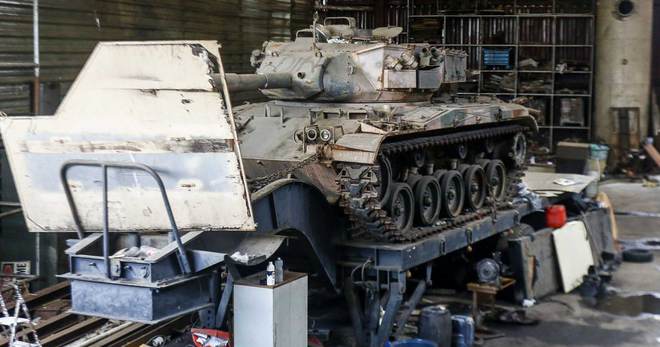 Polisin baskın yaptığı depodan tank çıktı!