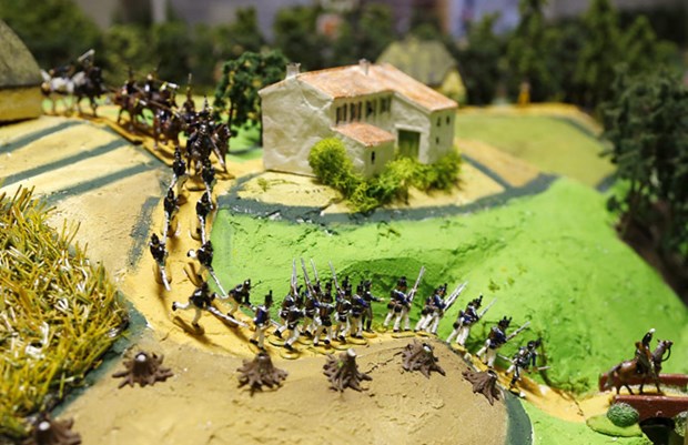 40 yılda Waterloo Muharebesi'nin maketini yaptı