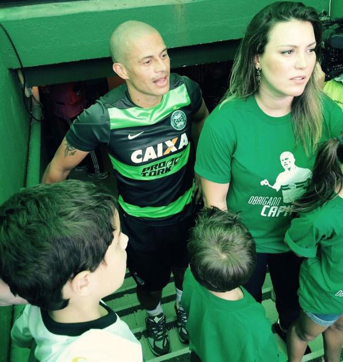 Alex'in jübilesinde Fenerbahçe bayrağı