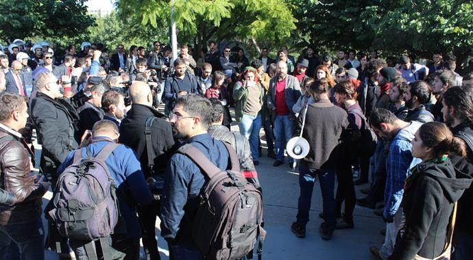 Akdeniz Üniversitesi'nde arbede çıktı