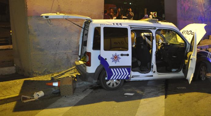 Zeytinburnu'nda polis aracı kaza yaptı: 1 şehit, 2 yaralı