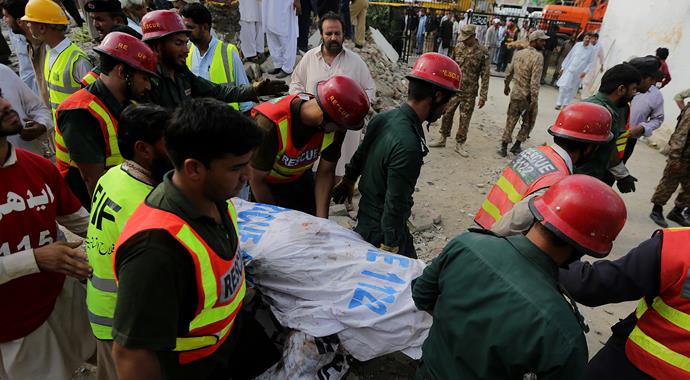 Pakistan'da intihar saldırısı! İçişleri Bakanı öldü
