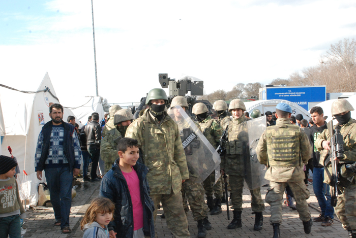 Jandarma Ezidilerin kampını bastı bakın ne ile karşılaştı!