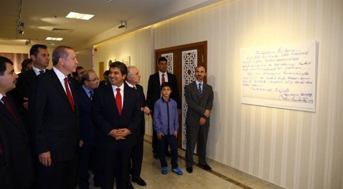 Erdoğan'ı gülümseten nişan davetiyesi!