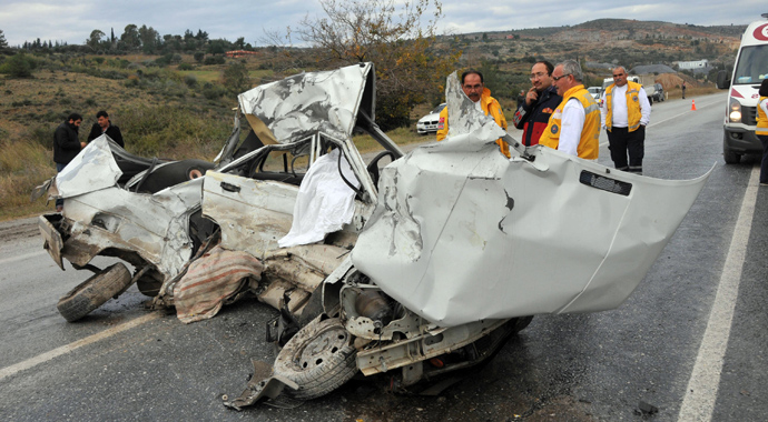 Taziyeye giden kardeşler trafik kazasında öldü