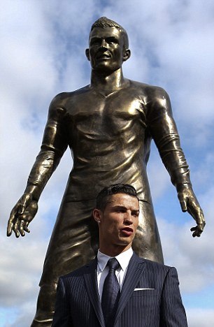 Ronaldo'nun heykeli dikildi