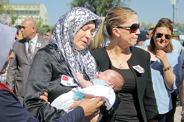 Şehit cenazesinde emniyet müdürü isyan etti: Hepinize lanet olsun