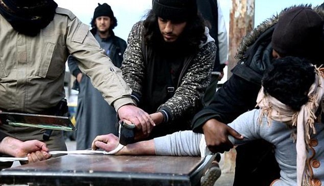 Terör örgütü Boko Haram iki kişiyi infaz etti!