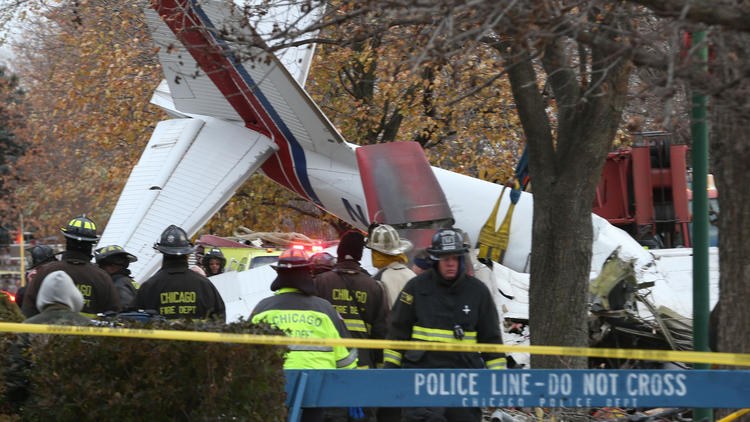 Kargo uçağı evin üzerine düştü!