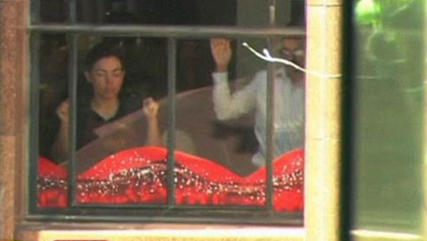 Avustralya'da 10 kişi rehin alındı