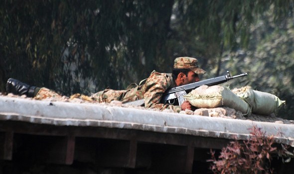 Pakistan'da kanlı okul baskını!