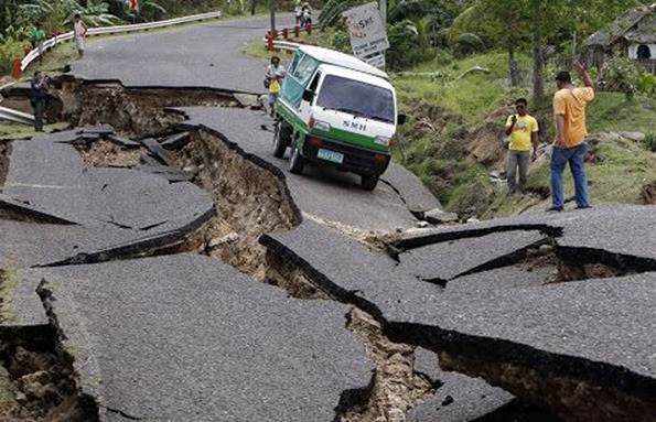 Nepal 7.9 ile yıkıldı!