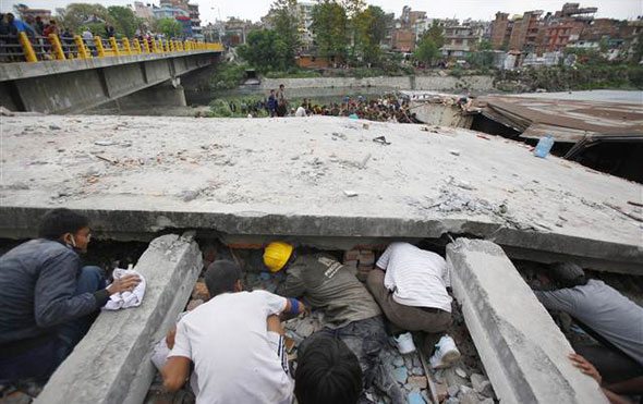 Nepal 7.9 ile yıkıldı!