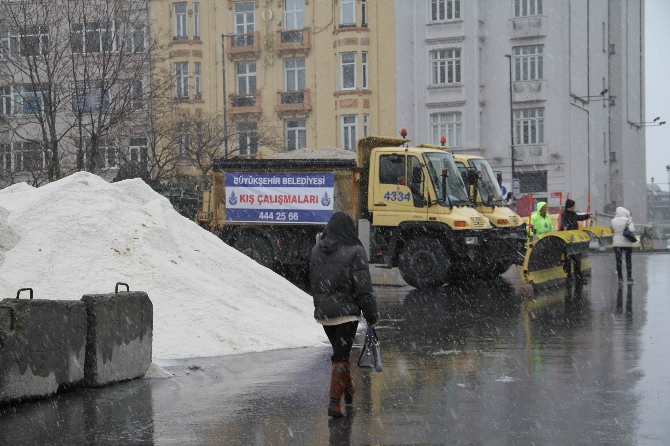 İstanbul'dan kar devam ediyor (Son durum)