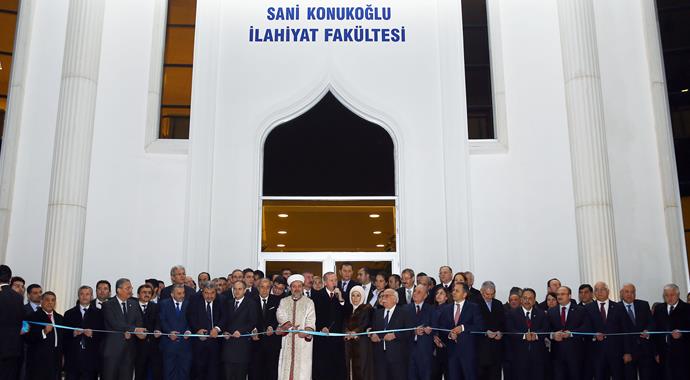 Erdoğan Gaziantep'te ilahiyat fakültesi açtı