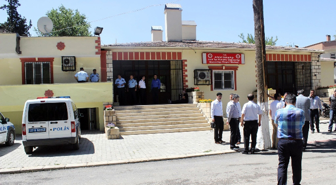 Yüzü maskeli saldırgan dehşet saçtı, ölü ve yaralı var