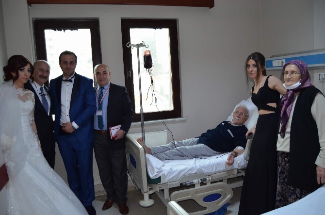 Genç çift düğünden çıktıkları gibi hastaneye gitti!