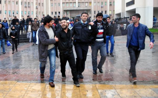 Gaziantep Valiliği önünde döner bıçaklı eylem