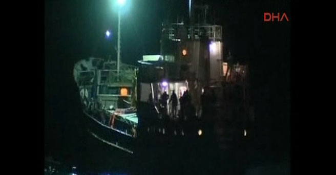 300 mülteciyi taşıyan gemiye operasyon