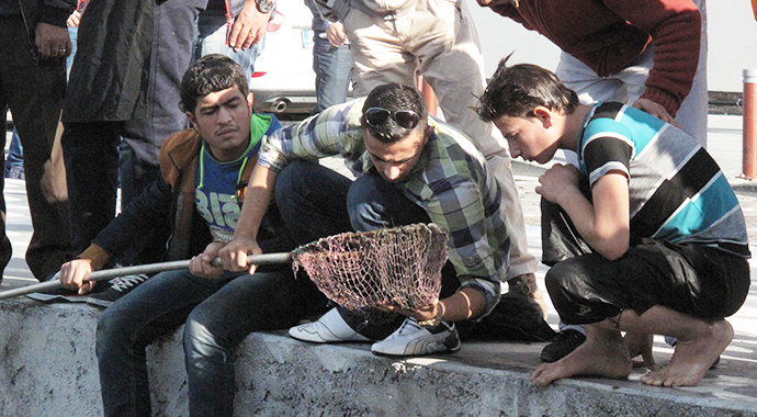 Denizde yüzük aradılar!