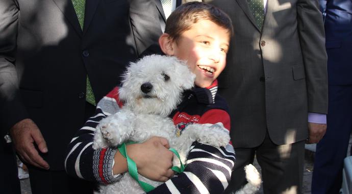 Cumhurbaşkanı Erdoğan Ömer Faruk'a köpek hediye etti